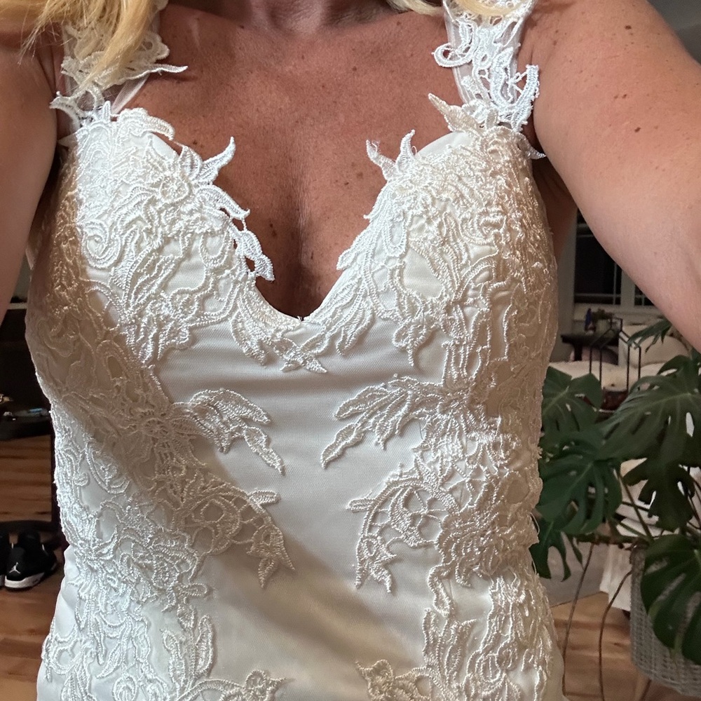 Wedding dress - Picture 8 of 8